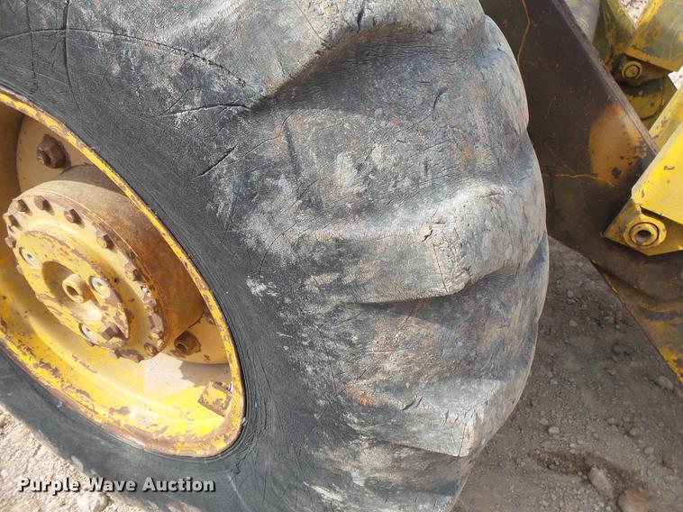 image for item DE3644 Owatonna 880 wheel loader