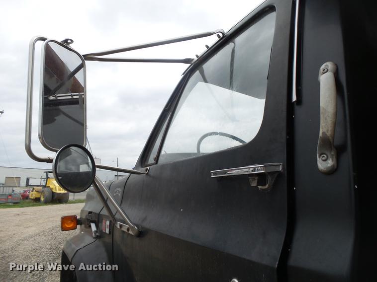 image for item DE3645 1986 GMC TopKick dump truck