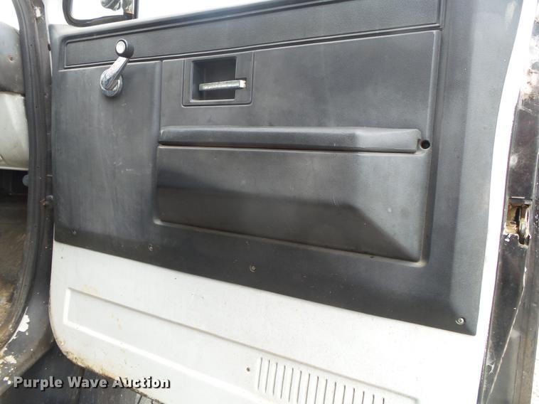 image for item DE3645 1986 GMC TopKick dump truck