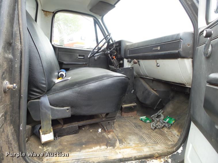 image for item DE3645 1986 GMC TopKick dump truck