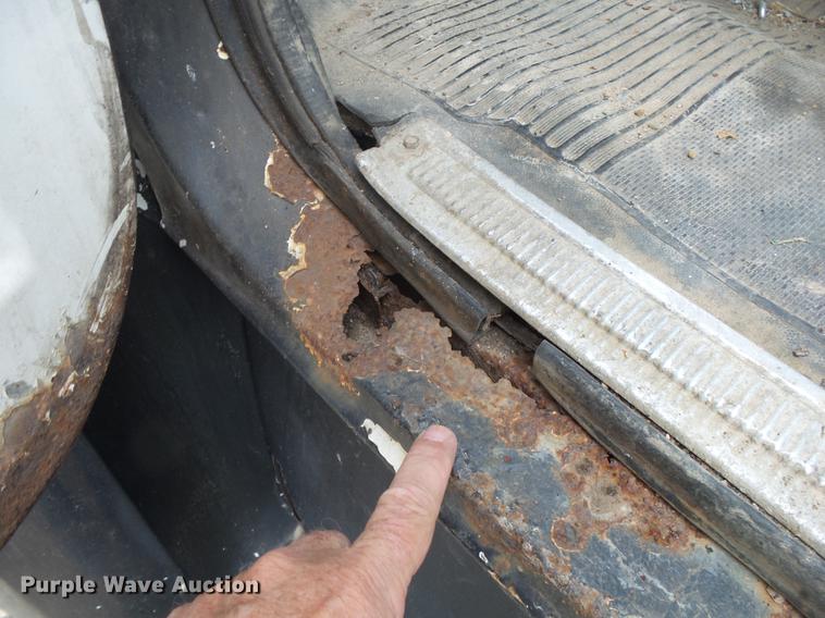 image for item DE3645 1986 GMC TopKick dump truck