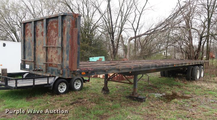 image for item DF3630 1979 Hobbs flatbed trailer