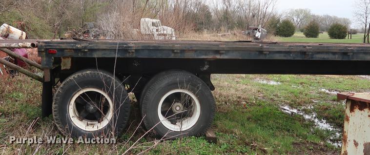 image for item DF3630 1979 Hobbs flatbed trailer