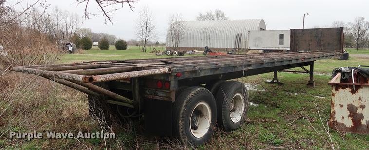 image for item DF3630 1979 Hobbs flatbed trailer
