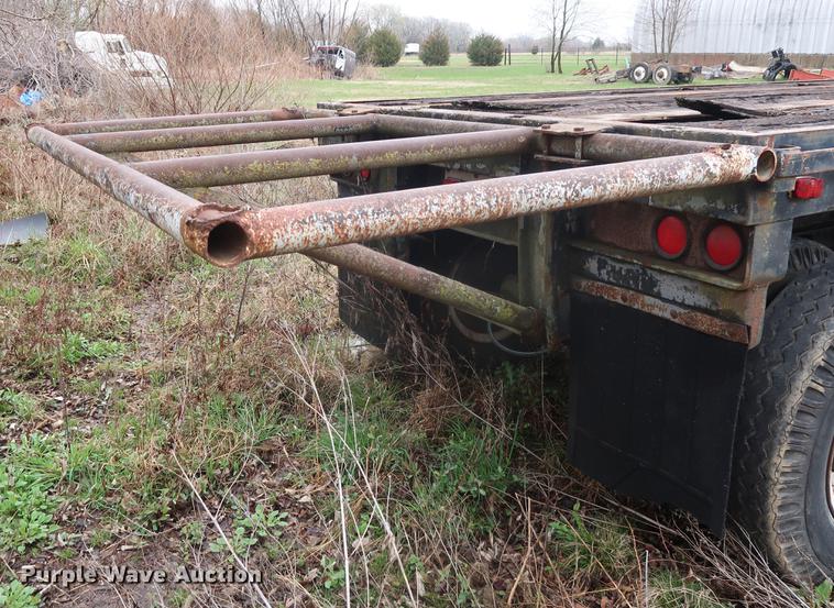 image for item DF3630 1979 Hobbs flatbed trailer