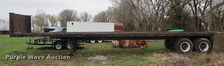 image for item DF3630 1979 Hobbs flatbed trailer
