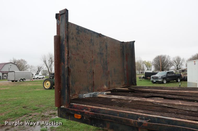 image for item DF3630 1979 Hobbs flatbed trailer