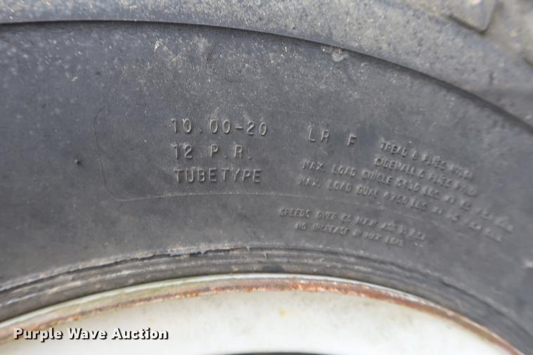 image for item DF3630 1979 Hobbs flatbed trailer