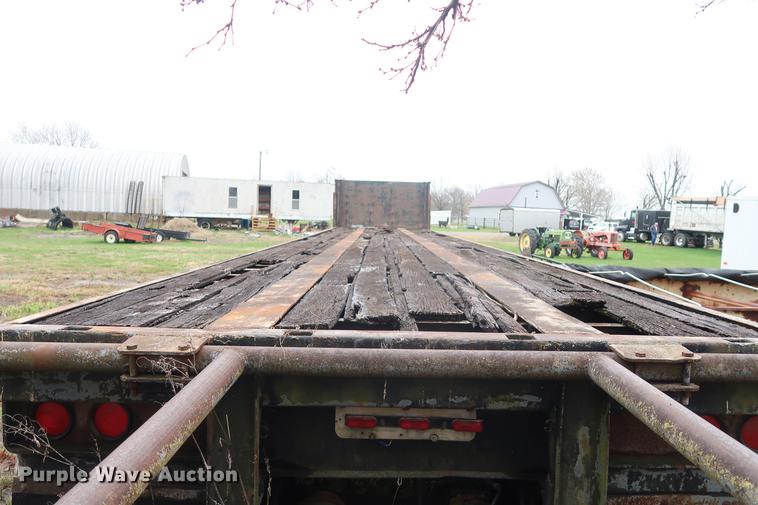 image for item DF3630 1979 Hobbs flatbed trailer