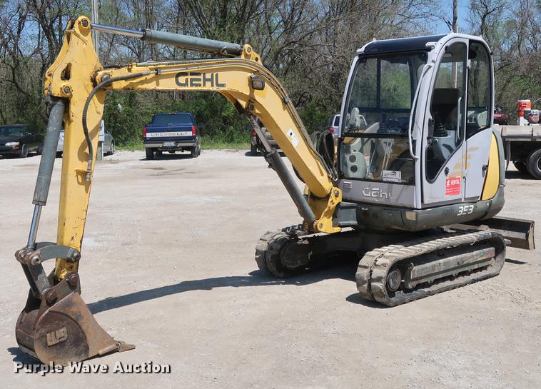 image for item DF3701 2007 Gehl 353 mini excavator