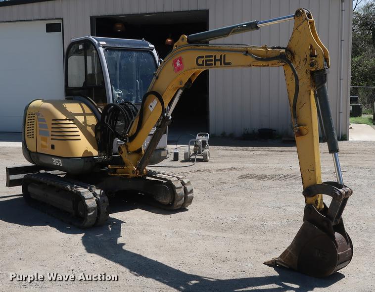 image for item DF3701 2007 Gehl 353 mini excavator