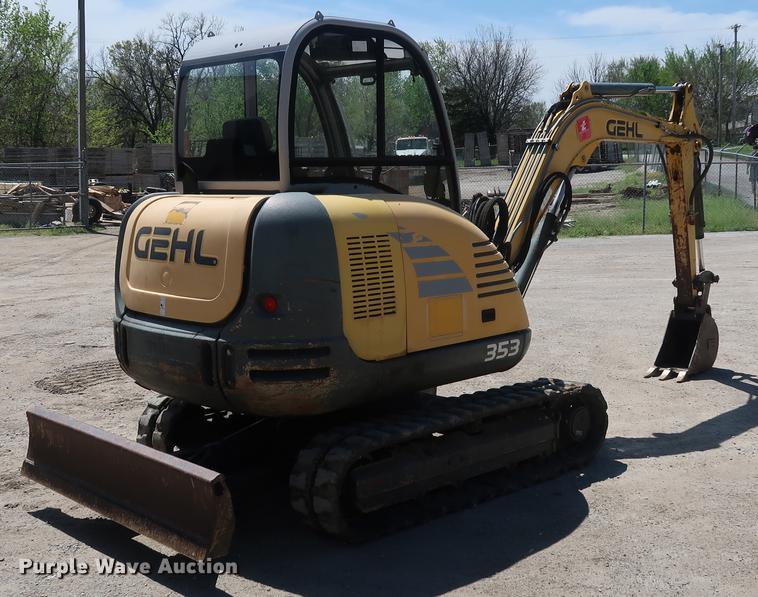 image for item DF3701 2007 Gehl 353 mini excavator