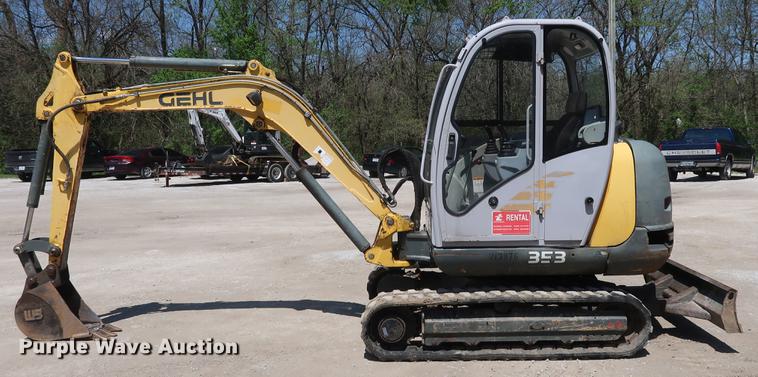 image for item DF3701 2007 Gehl 353 mini excavator