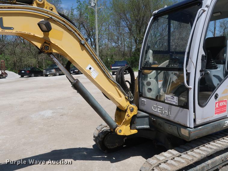 image for item DF3701 2007 Gehl 353 mini excavator