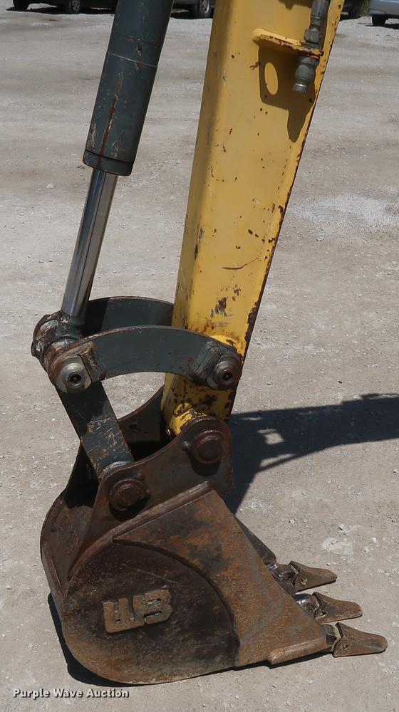 image for item DF3701 2007 Gehl 353 mini excavator