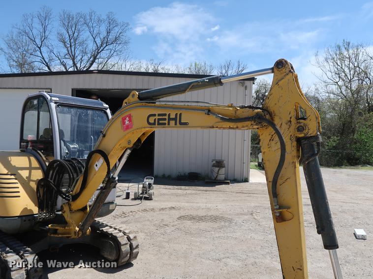 image for item DF3701 2007 Gehl 353 mini excavator