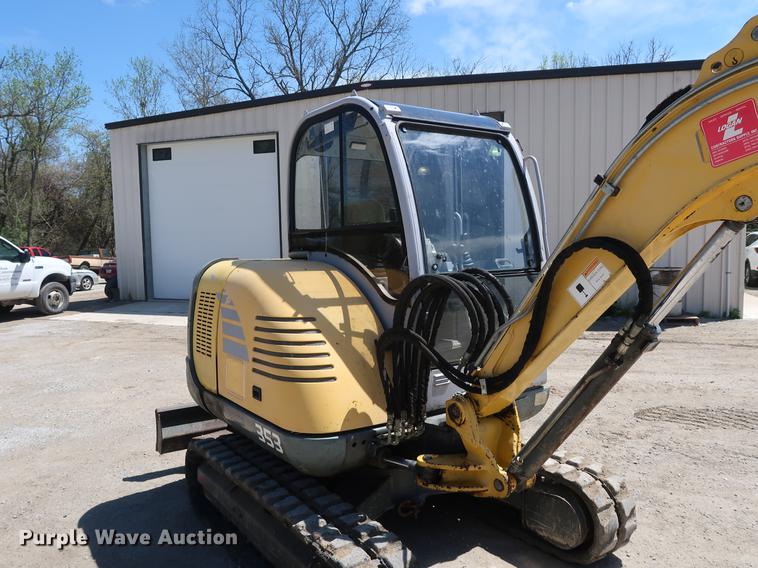 image for item DF3701 2007 Gehl 353 mini excavator
