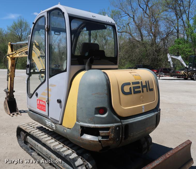 image for item DF3701 2007 Gehl 353 mini excavator