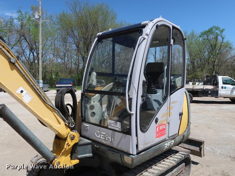 image for item DF3701 2007 Gehl 353 mini excavator