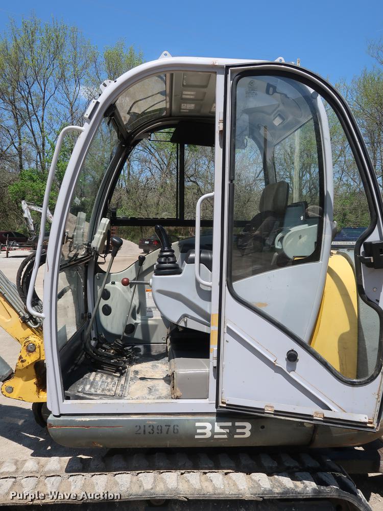 image for item DF3701 2007 Gehl 353 mini excavator