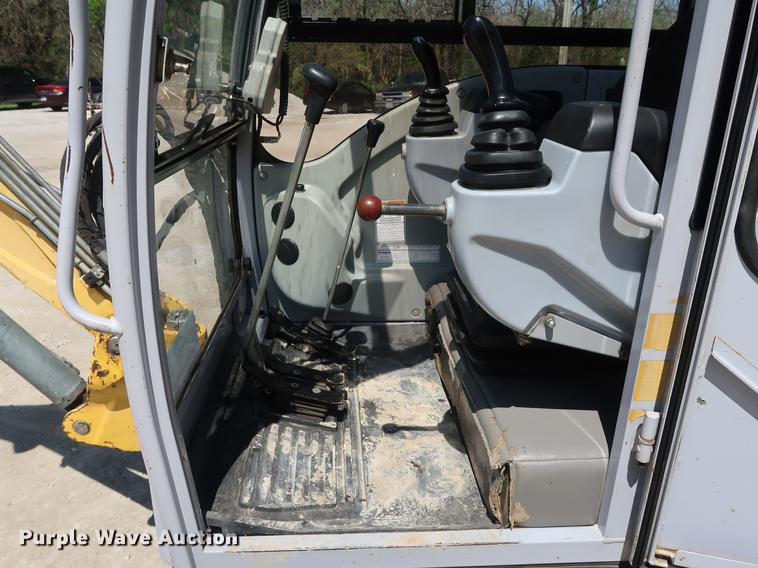 image for item DF3701 2007 Gehl 353 mini excavator