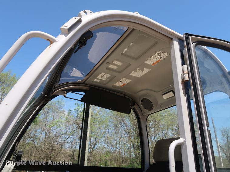 image for item DF3701 2007 Gehl 353 mini excavator