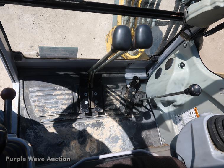 image for item DF3701 2007 Gehl 353 mini excavator