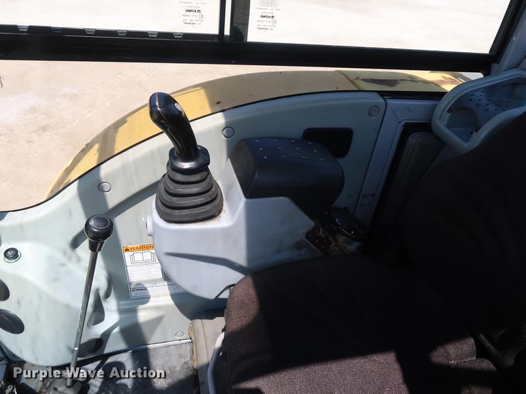 image for item DF3701 2007 Gehl 353 mini excavator