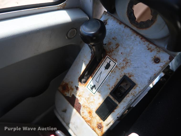 image for item DF3701 2007 Gehl 353 mini excavator