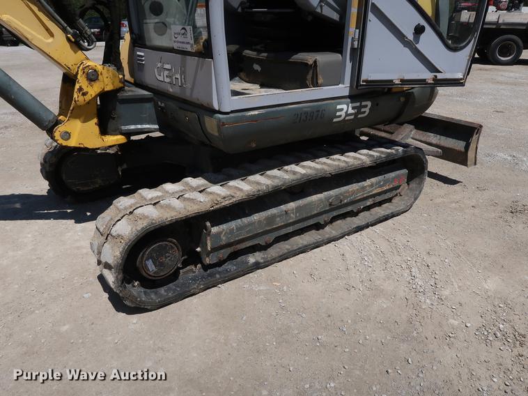 image for item DF3701 2007 Gehl 353 mini excavator