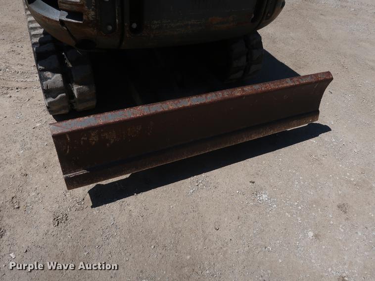 image for item DF3701 2007 Gehl 353 mini excavator