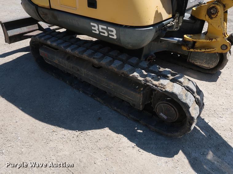 image for item DF3701 2007 Gehl 353 mini excavator