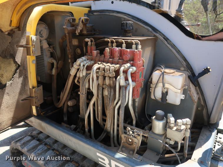 image for item DF3701 2007 Gehl 353 mini excavator