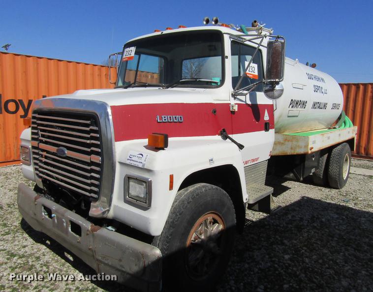 image for item DF3776 1996 Ford LN8000 vacuum truck