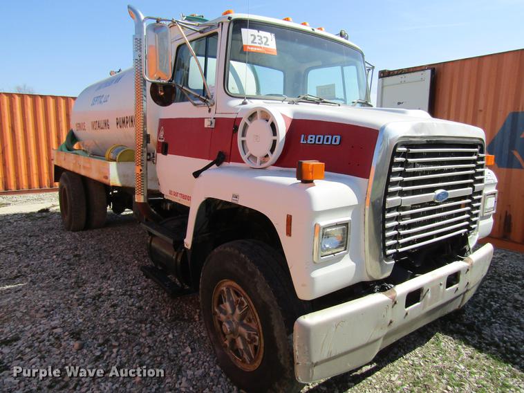 image for item DF3776 1996 Ford LN8000 vacuum truck