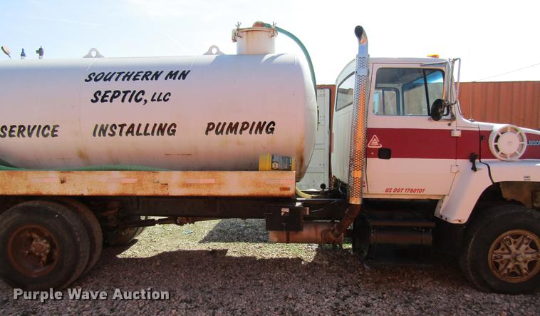 image for item DF3776 1996 Ford LN8000 vacuum truck