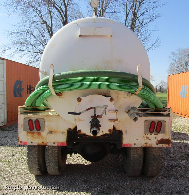 image for item DF3776 1996 Ford LN8000 vacuum truck