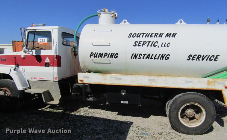 image for item DF3776 1996 Ford LN8000 vacuum truck