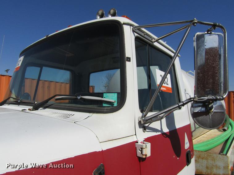 image for item DF3776 1996 Ford LN8000 vacuum truck