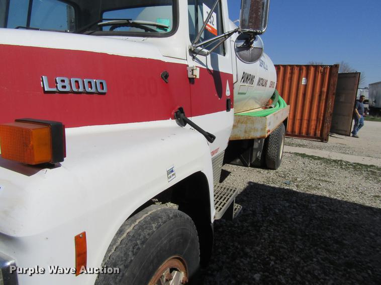 image for item DF3776 1996 Ford LN8000 vacuum truck