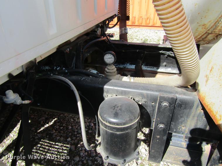 image for item DF3776 1996 Ford LN8000 vacuum truck