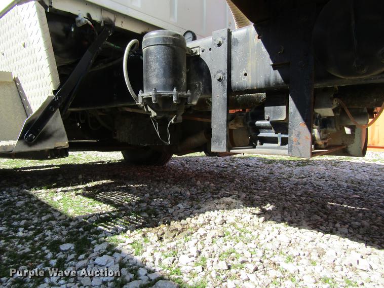 image for item DF3776 1996 Ford LN8000 vacuum truck