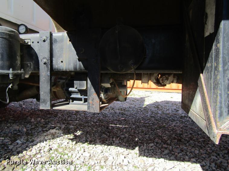 image for item DF3776 1996 Ford LN8000 vacuum truck