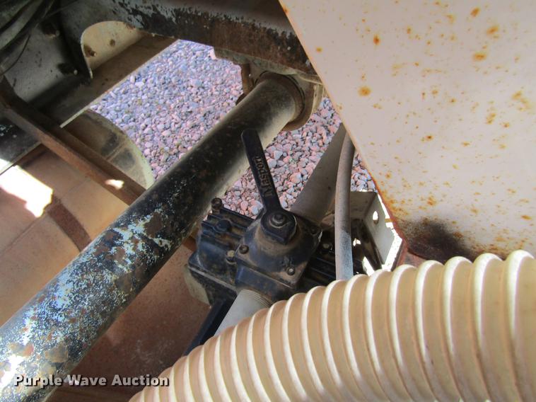 image for item DF3776 1996 Ford LN8000 vacuum truck