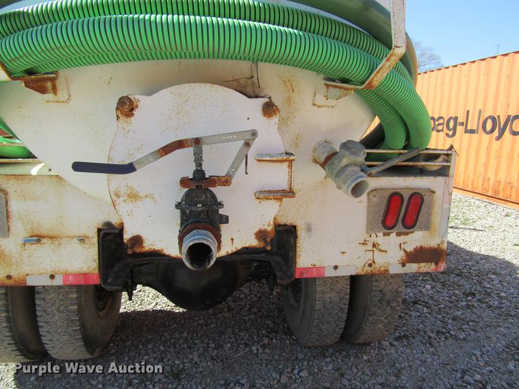image for item DF3776 1996 Ford LN8000 vacuum truck