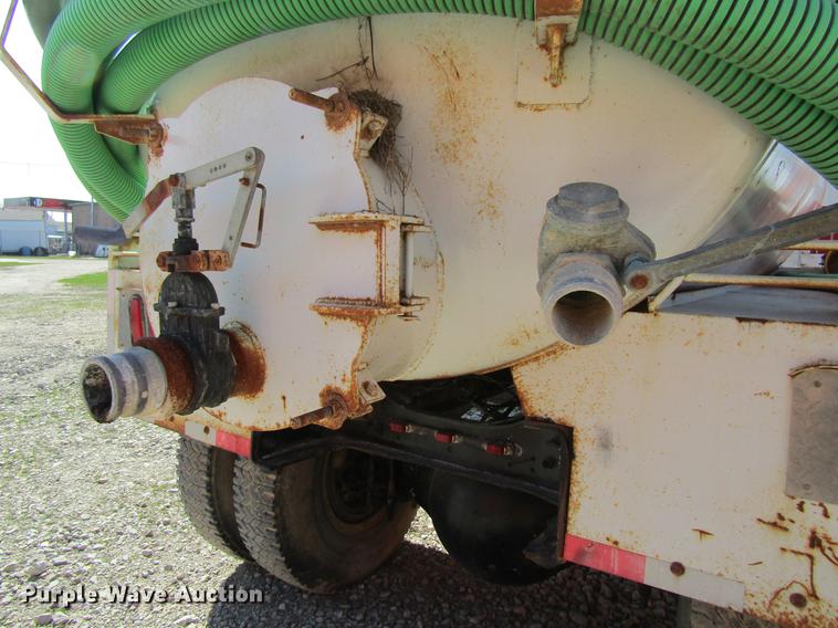 image for item DF3776 1996 Ford LN8000 vacuum truck