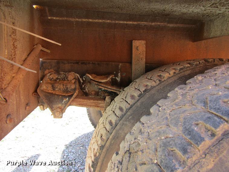 image for item DF3776 1996 Ford LN8000 vacuum truck