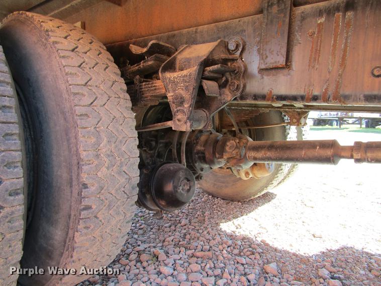 image for item DF3776 1996 Ford LN8000 vacuum truck