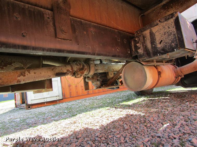 image for item DF3776 1996 Ford LN8000 vacuum truck