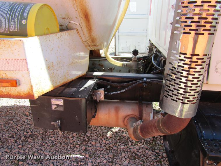 image for item DF3776 1996 Ford LN8000 vacuum truck